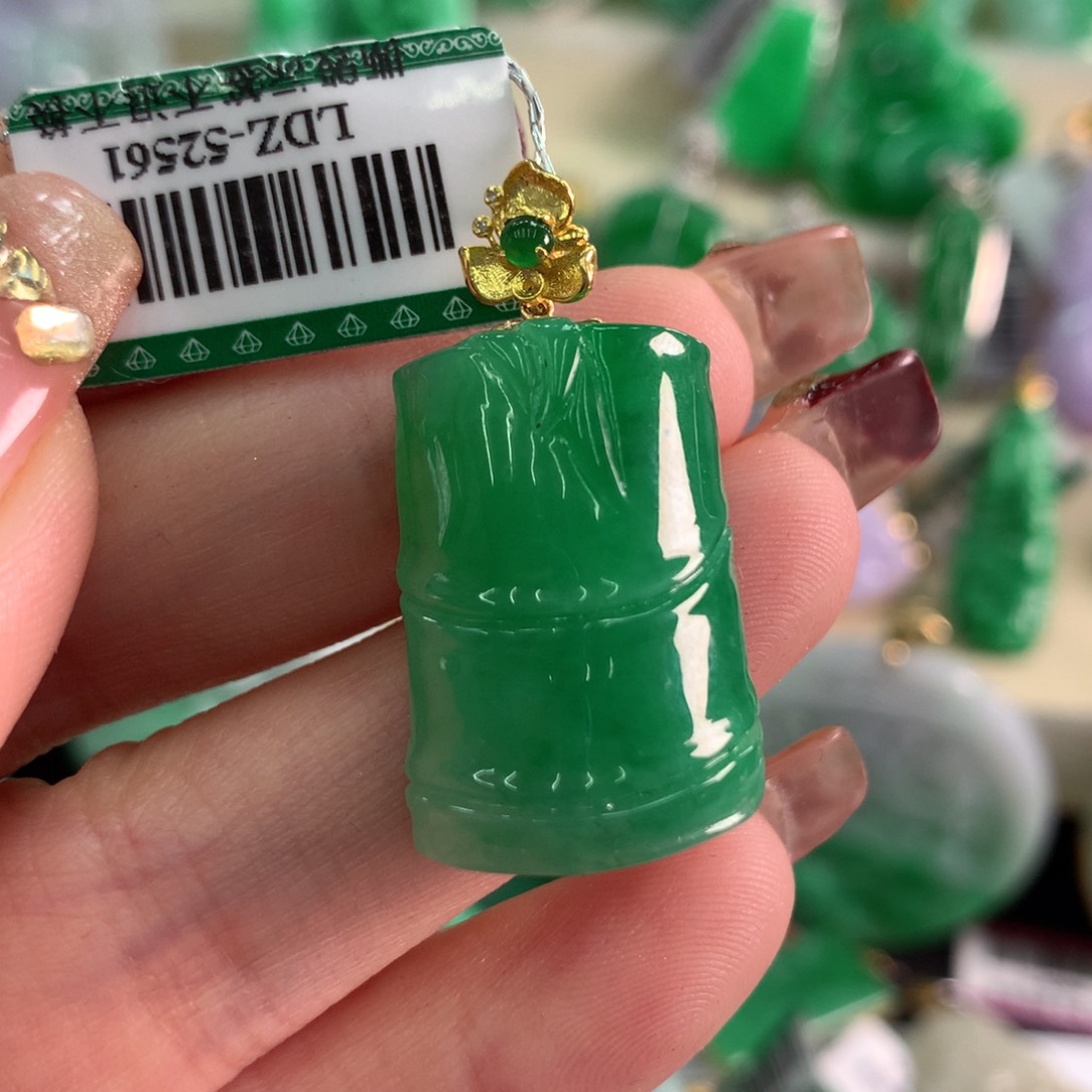 翡翠吊坠(不含链)18K金镶嵌