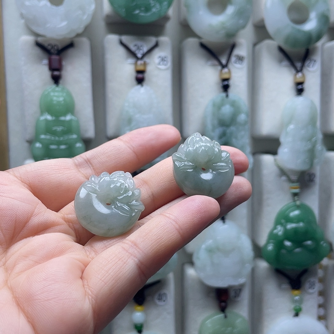 石英质玉（金丝玉）合金颈饰