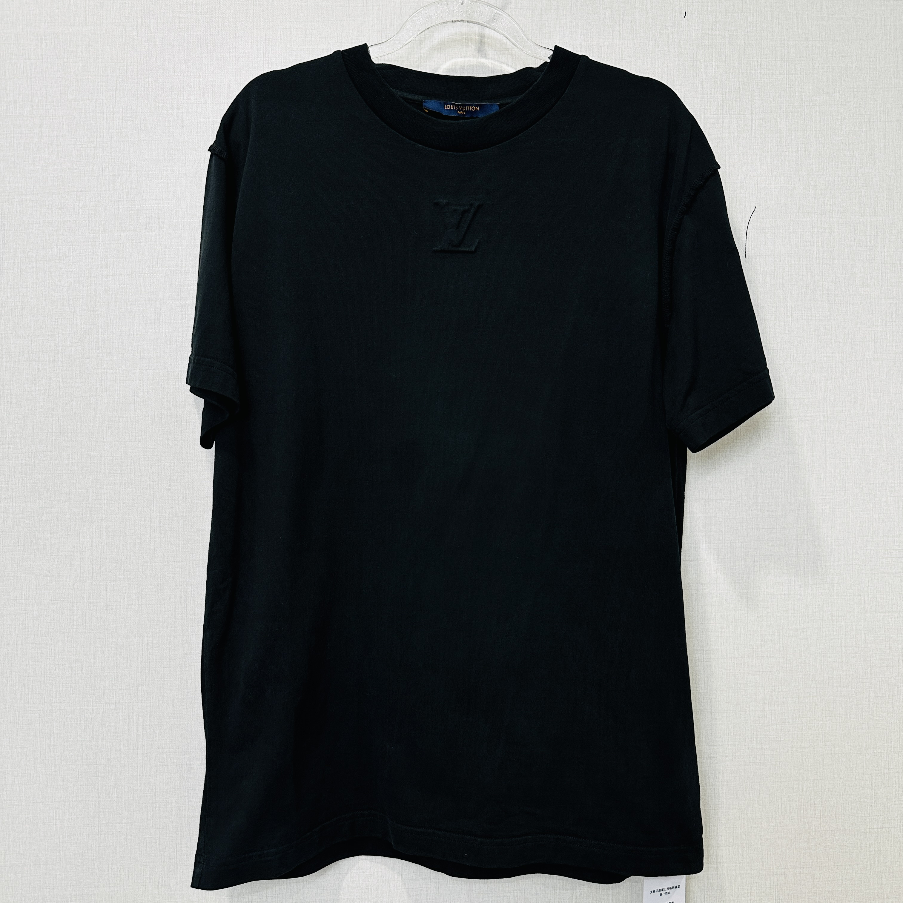 99新 LouisVuitton/路易威登 黑色浮雕短袖 尺码：S 11298
