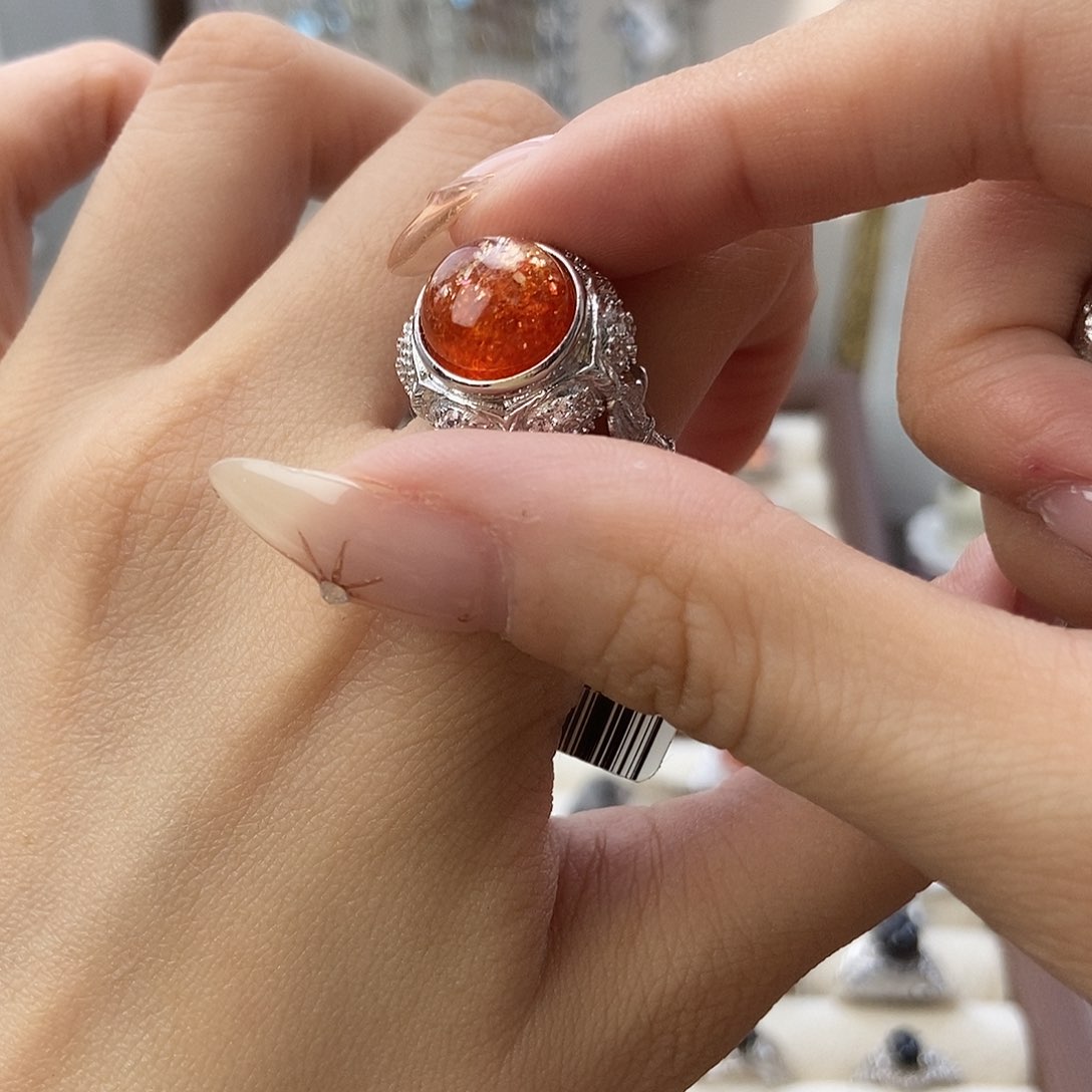 倔***生水晶戒指银S925镶嵌金太阳