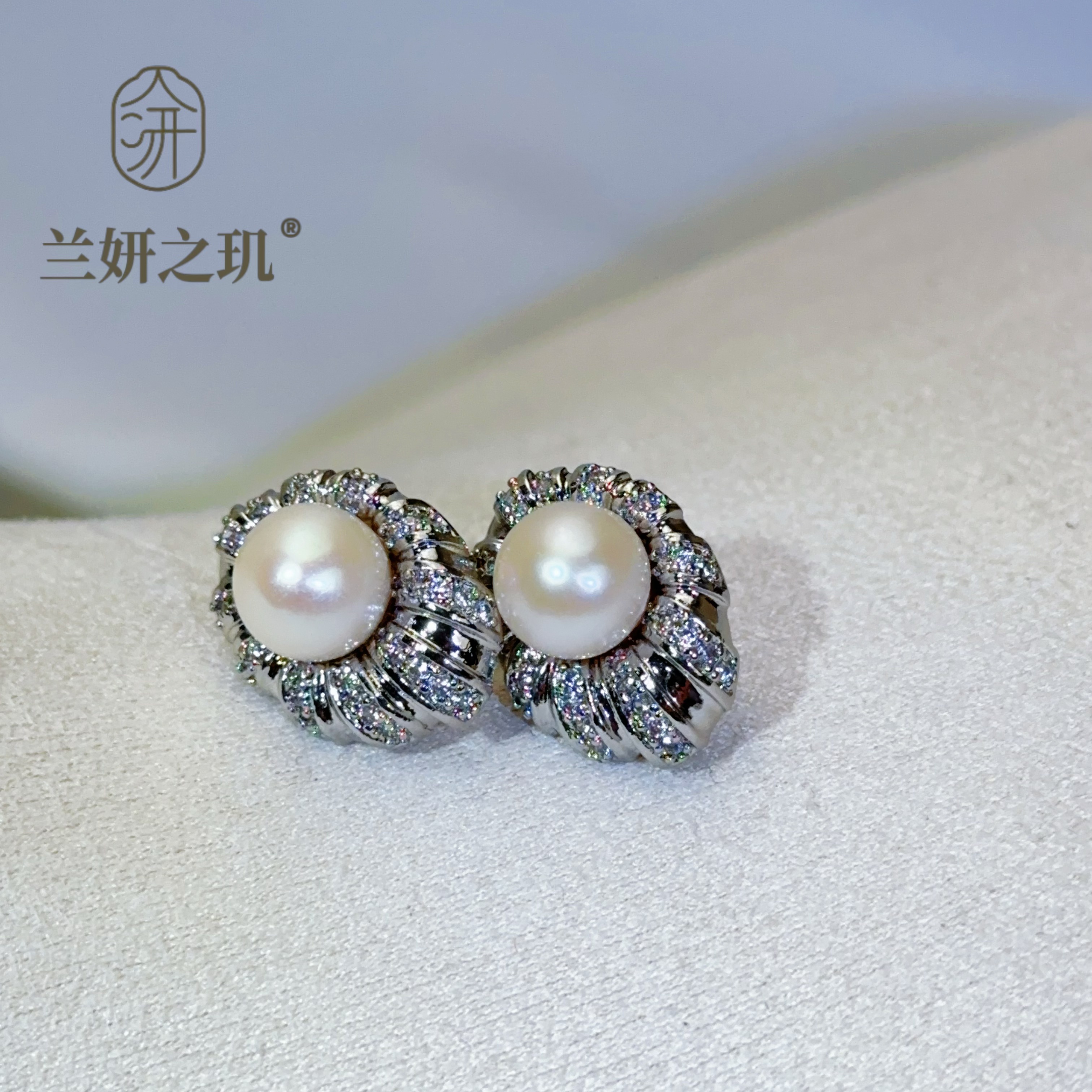 淡水珍珠 S925银针耳饰8mm馒头珍珠耳钉白金色镶锆高保色 8113