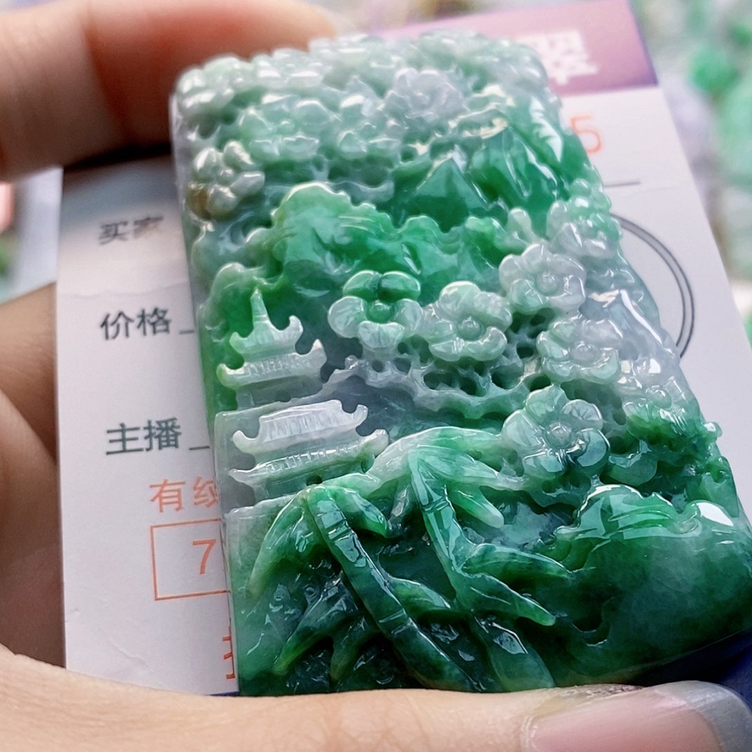 吊坠(不含链)未镶嵌翡翠