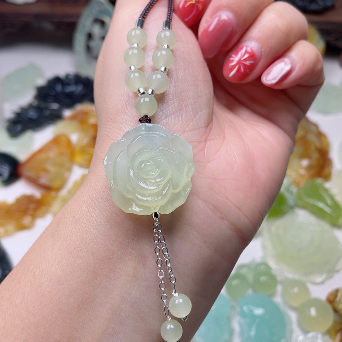 蛇纹石玉颈饰未镶嵌