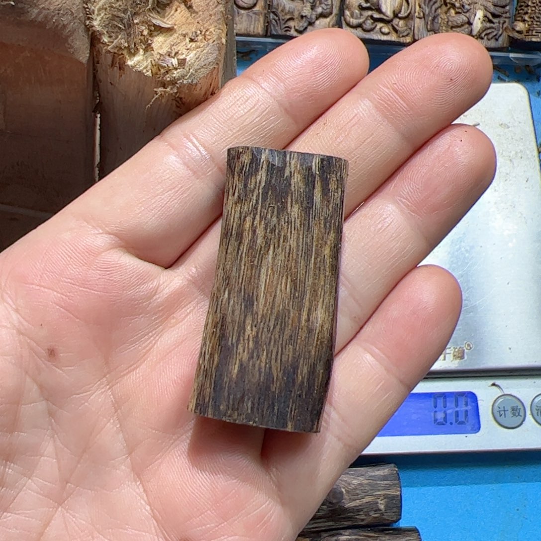 沉香吊坠白棋素牌6.1克