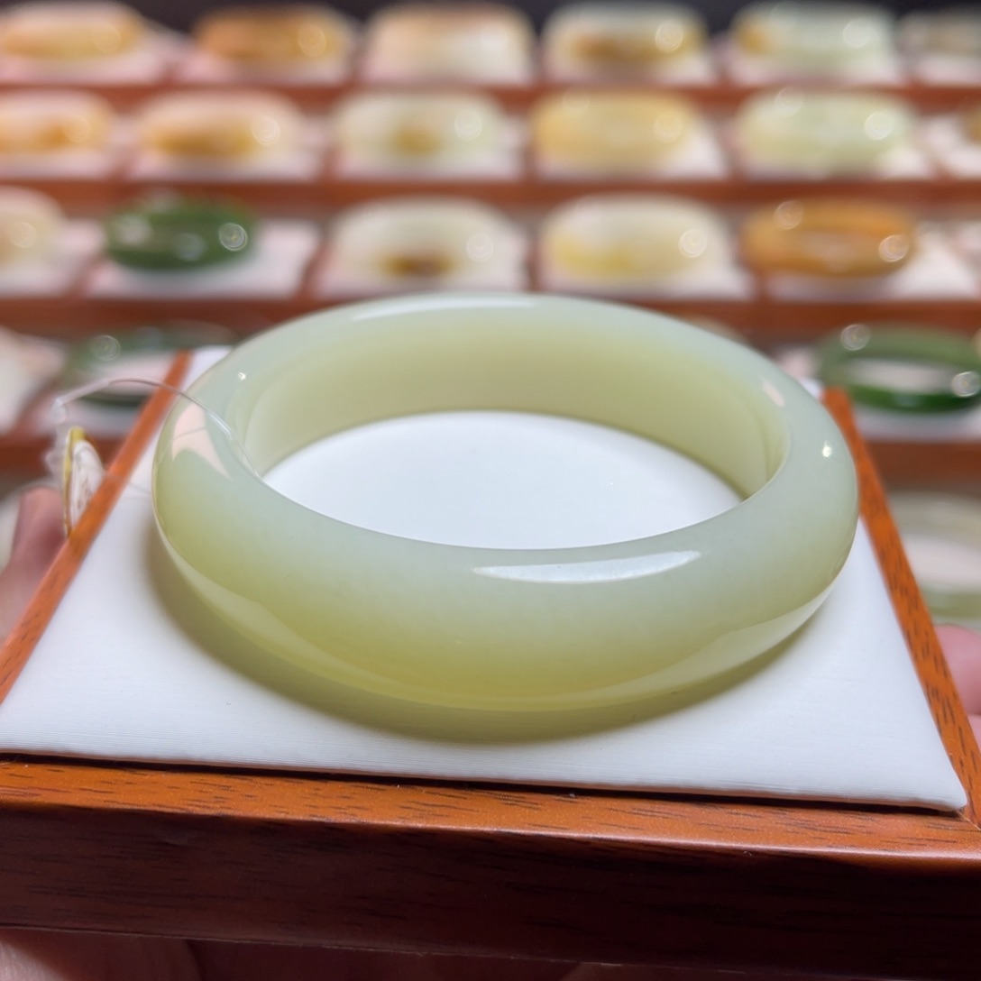 【闪购商品】和田玉手镯未镶嵌