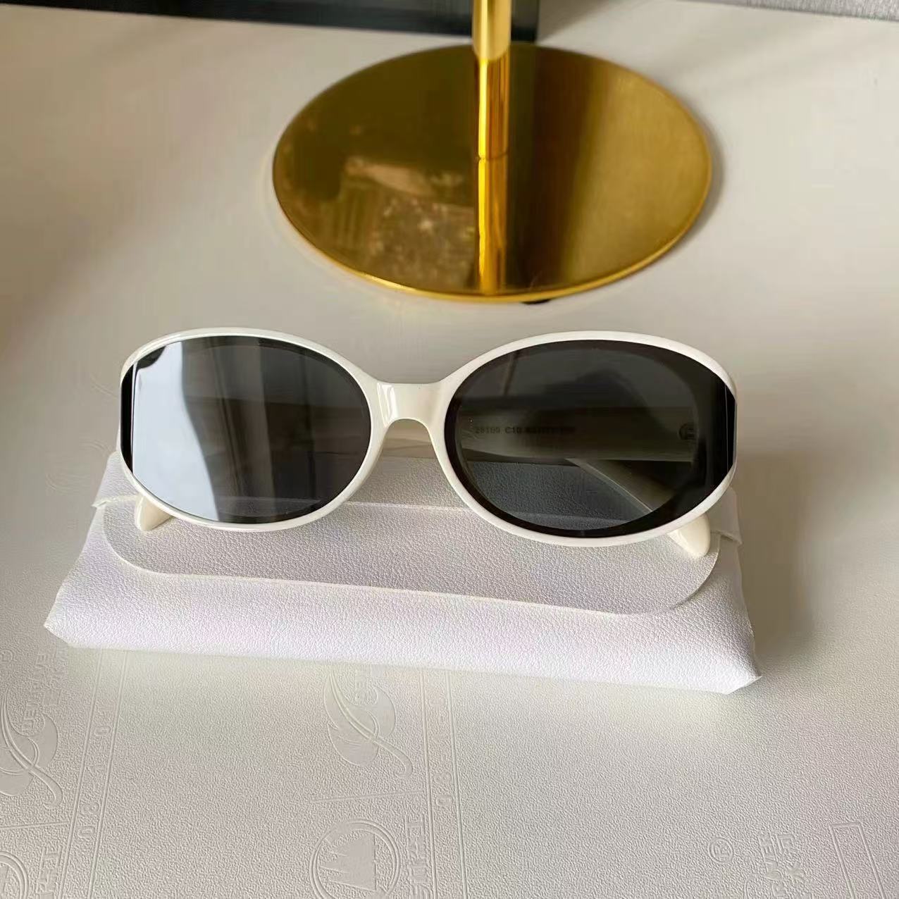 新疆包邮-曲屏潮款新时尚韩版百搭小方框防紫外线墨镜