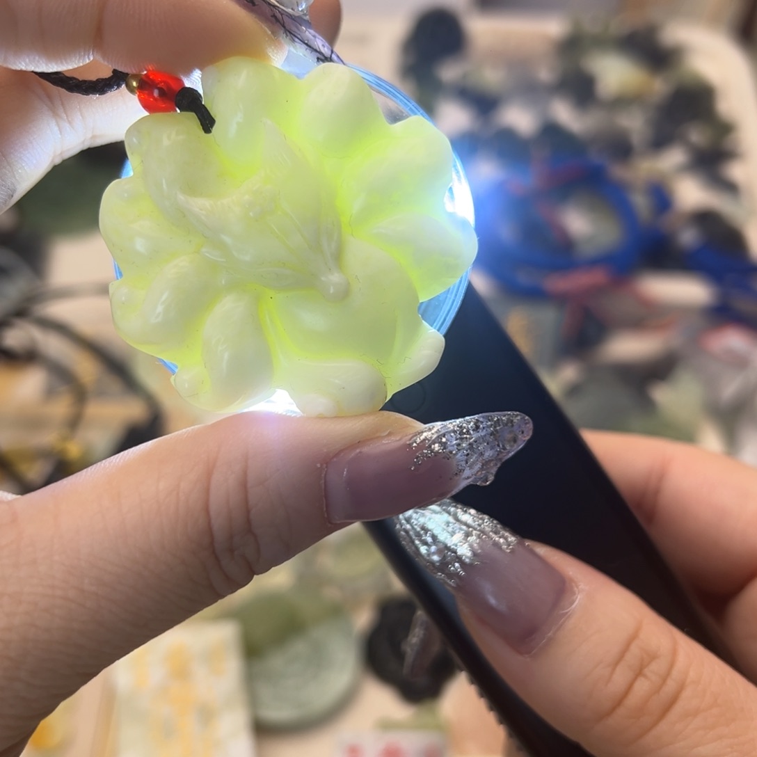 蛇纹石玉颈饰合金