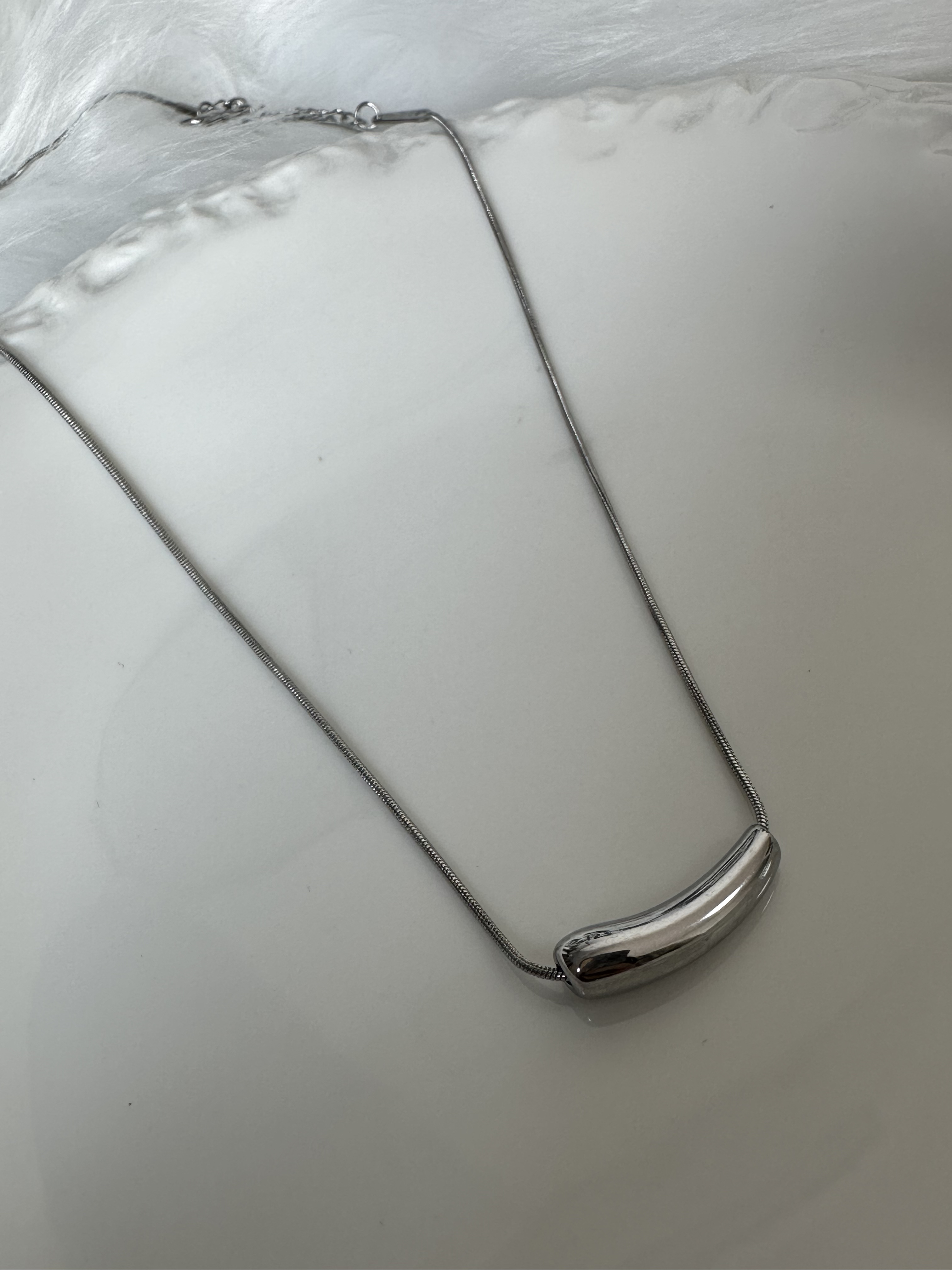 钛钢小茄子水滴形项链