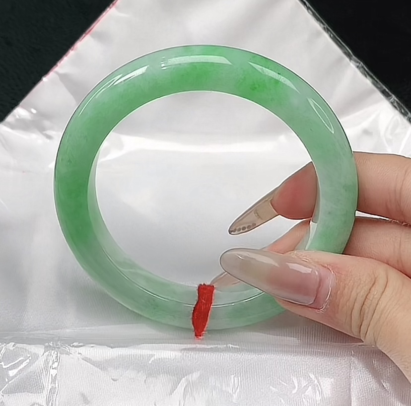 缅甸A货翡翠56–57圈口