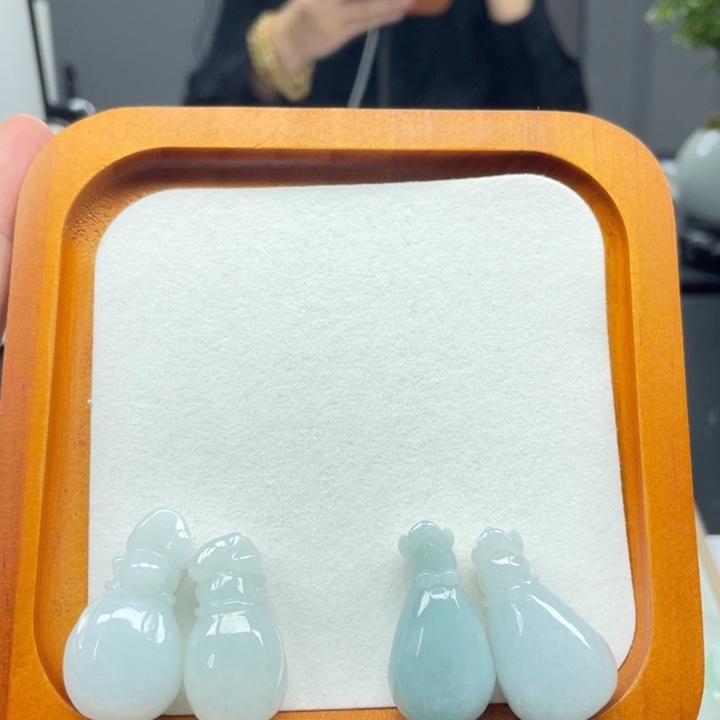 翡翠未镶嵌颈饰4个福袋