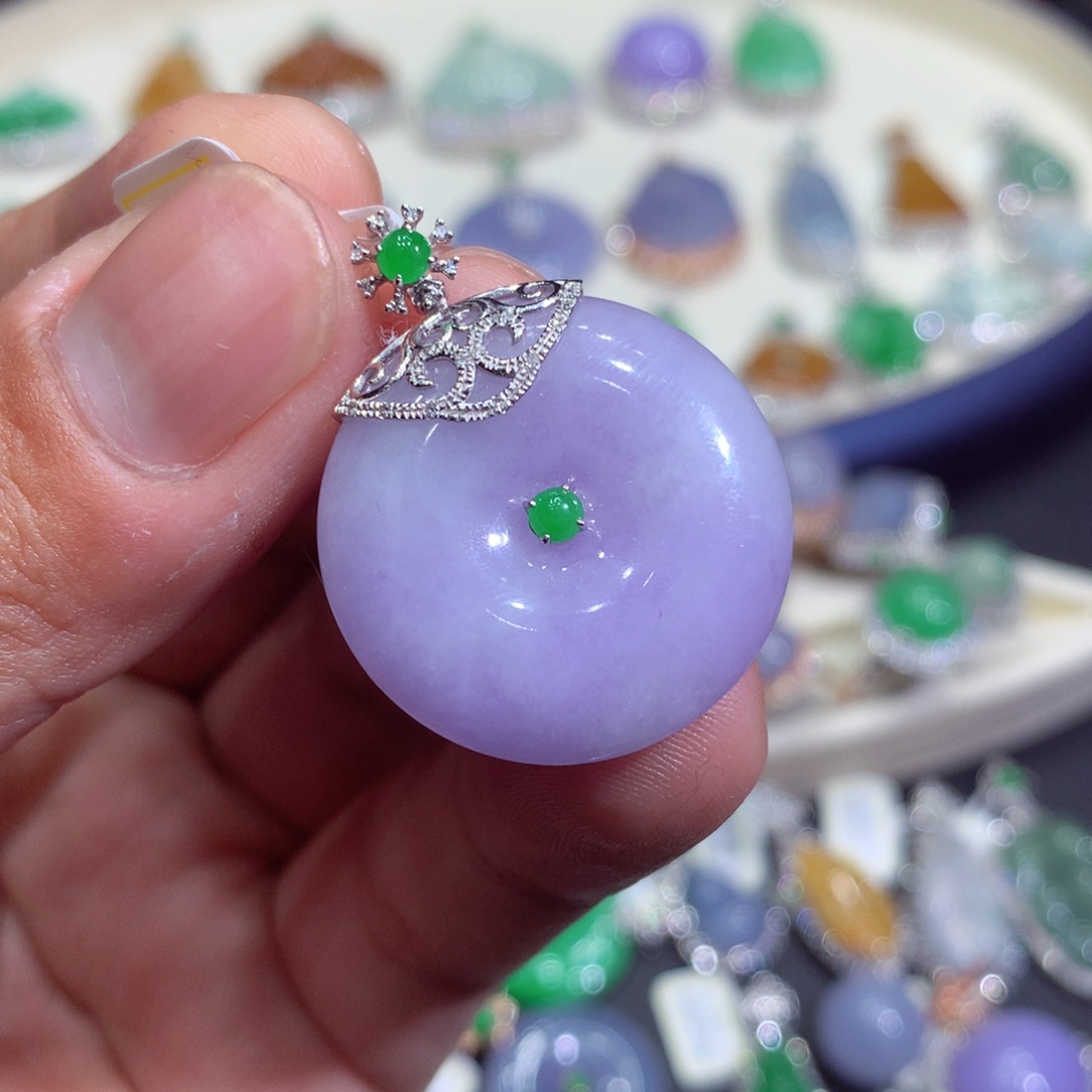 翡翠吊坠(赠链)18K金镶嵌