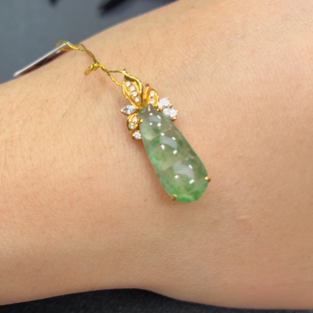 翡翠18K金镶嵌颈饰