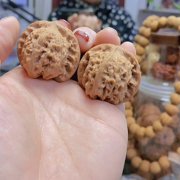 【闪购商品】文玩核桃把件37闷尖凤眼