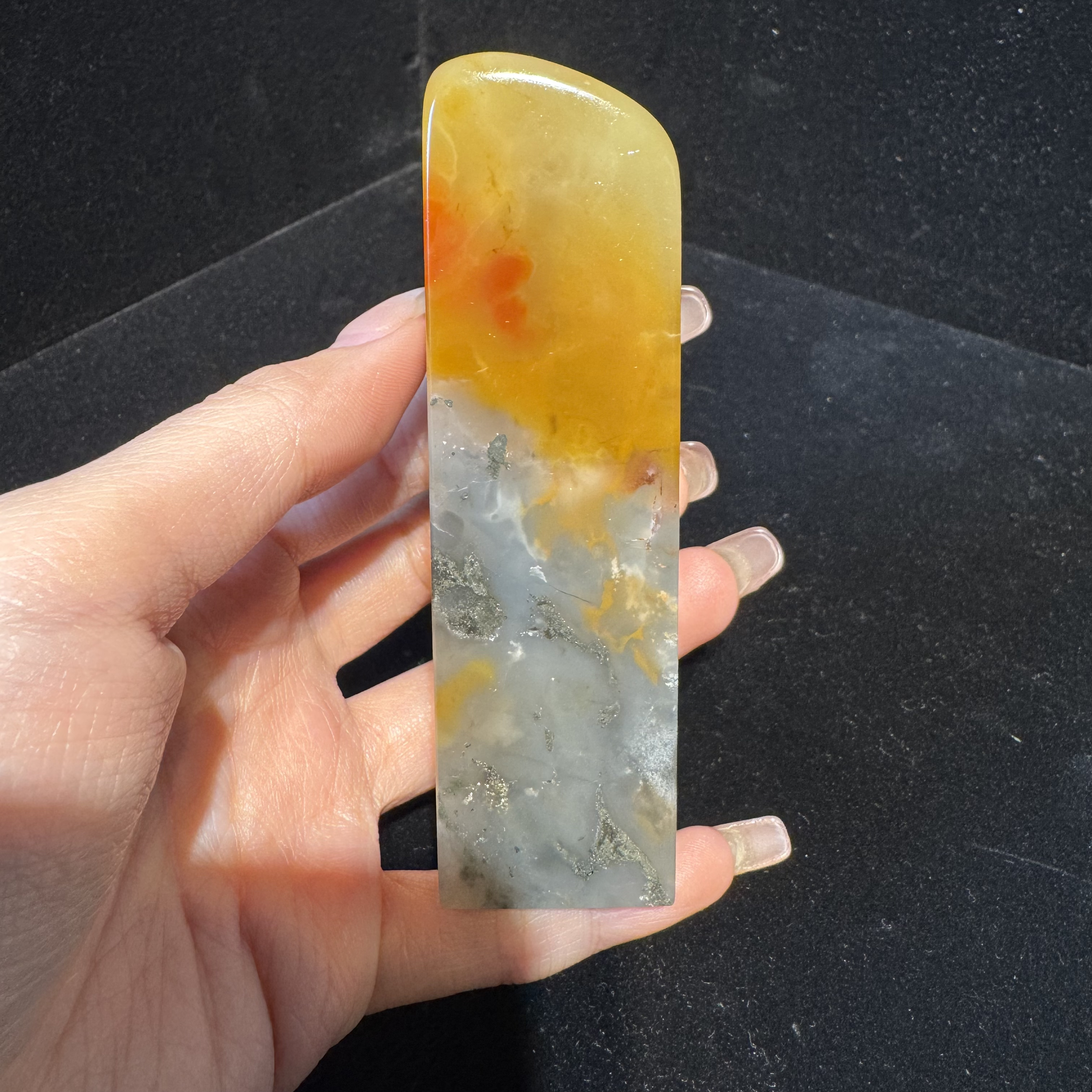 寿山五彩高山石素章。尺寸10-2.8-2.8厘米