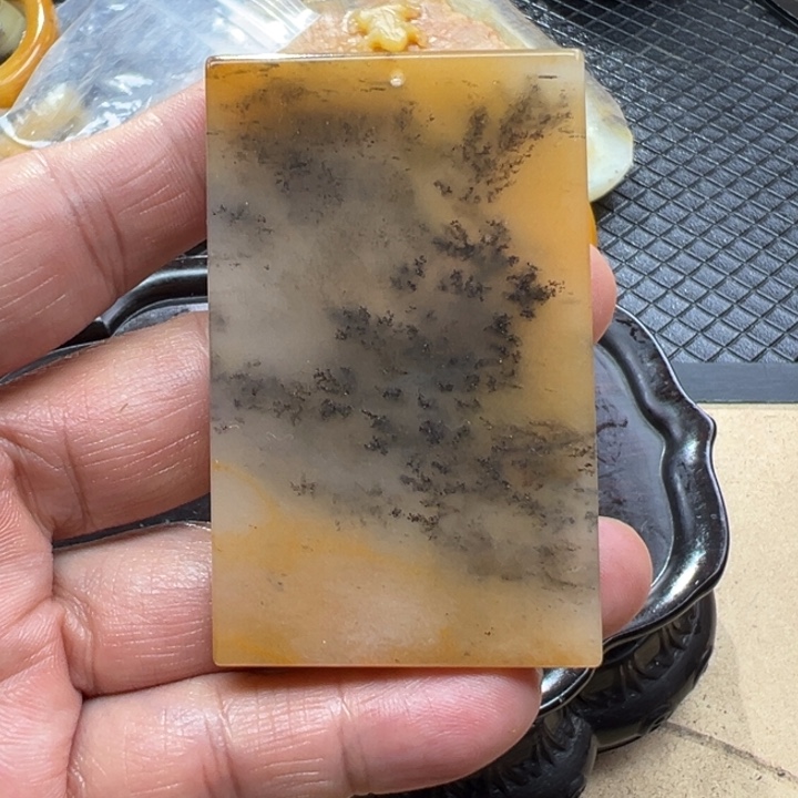 石英质玉（黄龙玉）颈饰未镶嵌