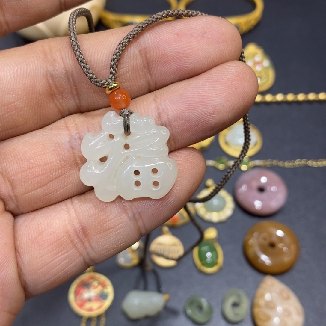 和田玉颈饰未镶嵌