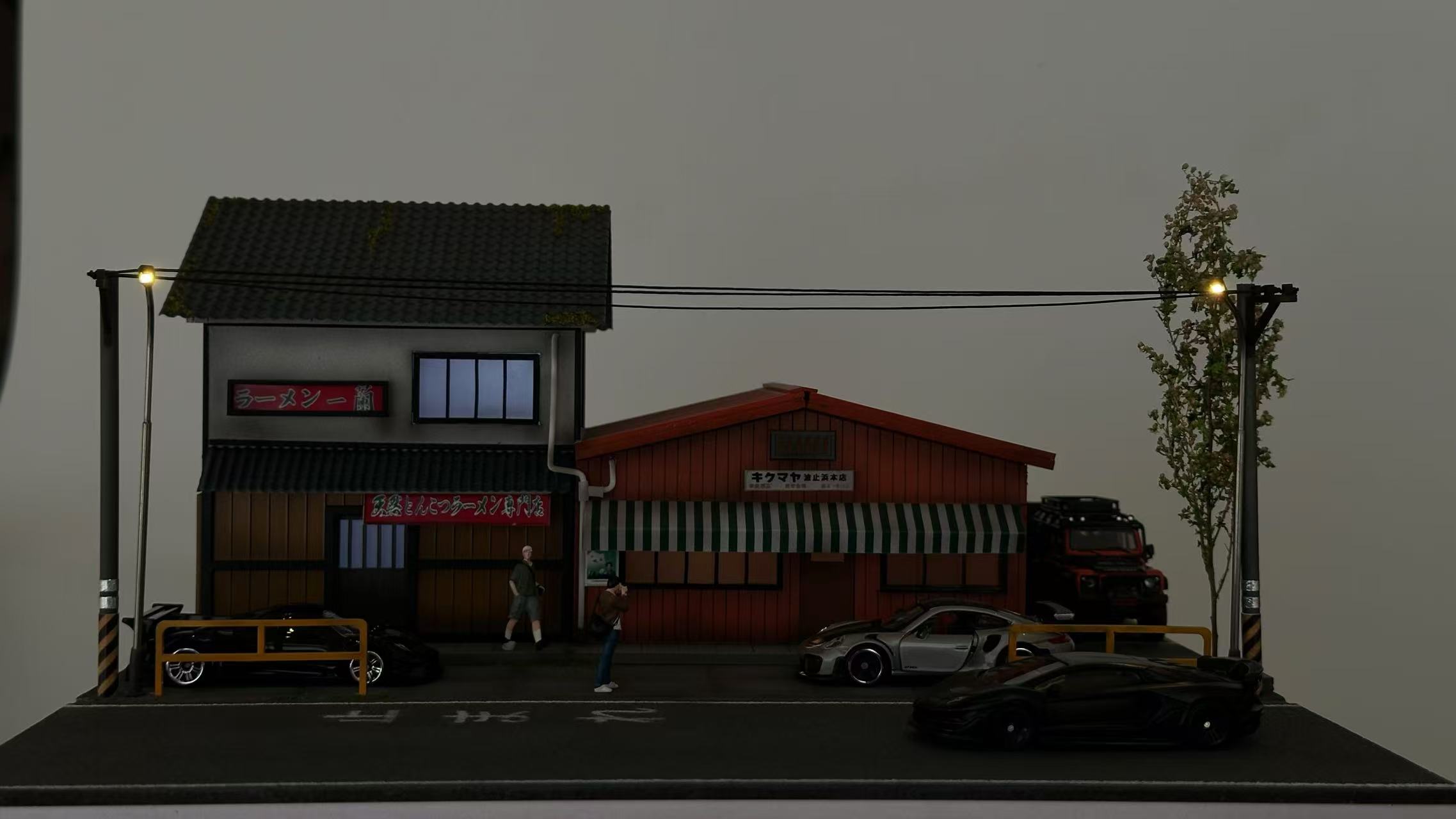 场景模型 拉面店带灯光树丛 手工 1:64比例微缩场景微缩模型 摆件