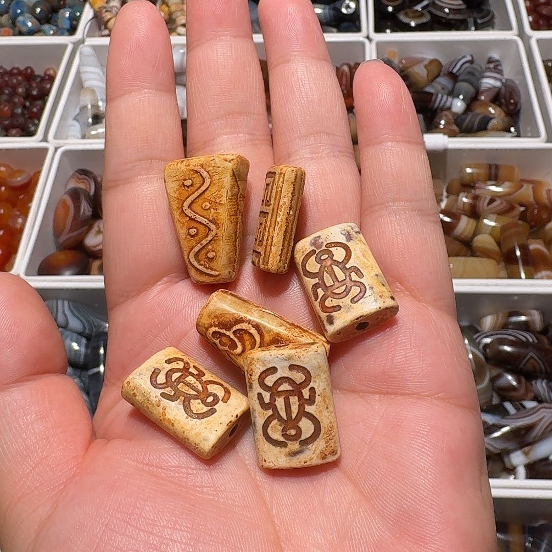 玛瑙/玉髓合金颈饰