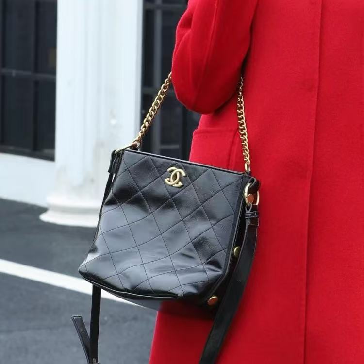 95新 Chanel/香奈儿 黑金金币宽肩带水桶链条包 底长20 26开