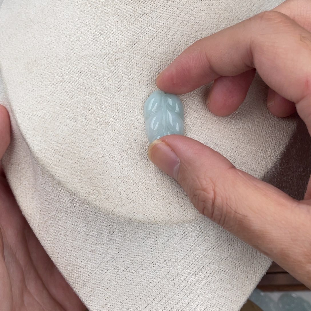 翡翠未镶嵌颈饰叶子