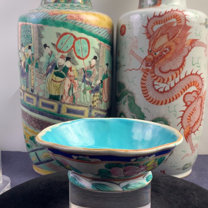 碗陶12878瓷器—内松石绿外粉彩葵口碗