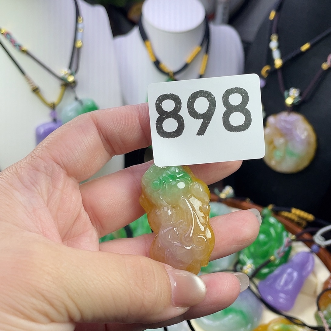 翡翠未镶嵌吊坠(赠链)