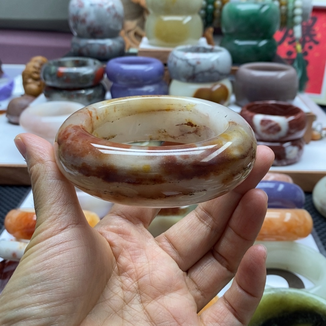 没***事石英岩玉手镯未镶嵌