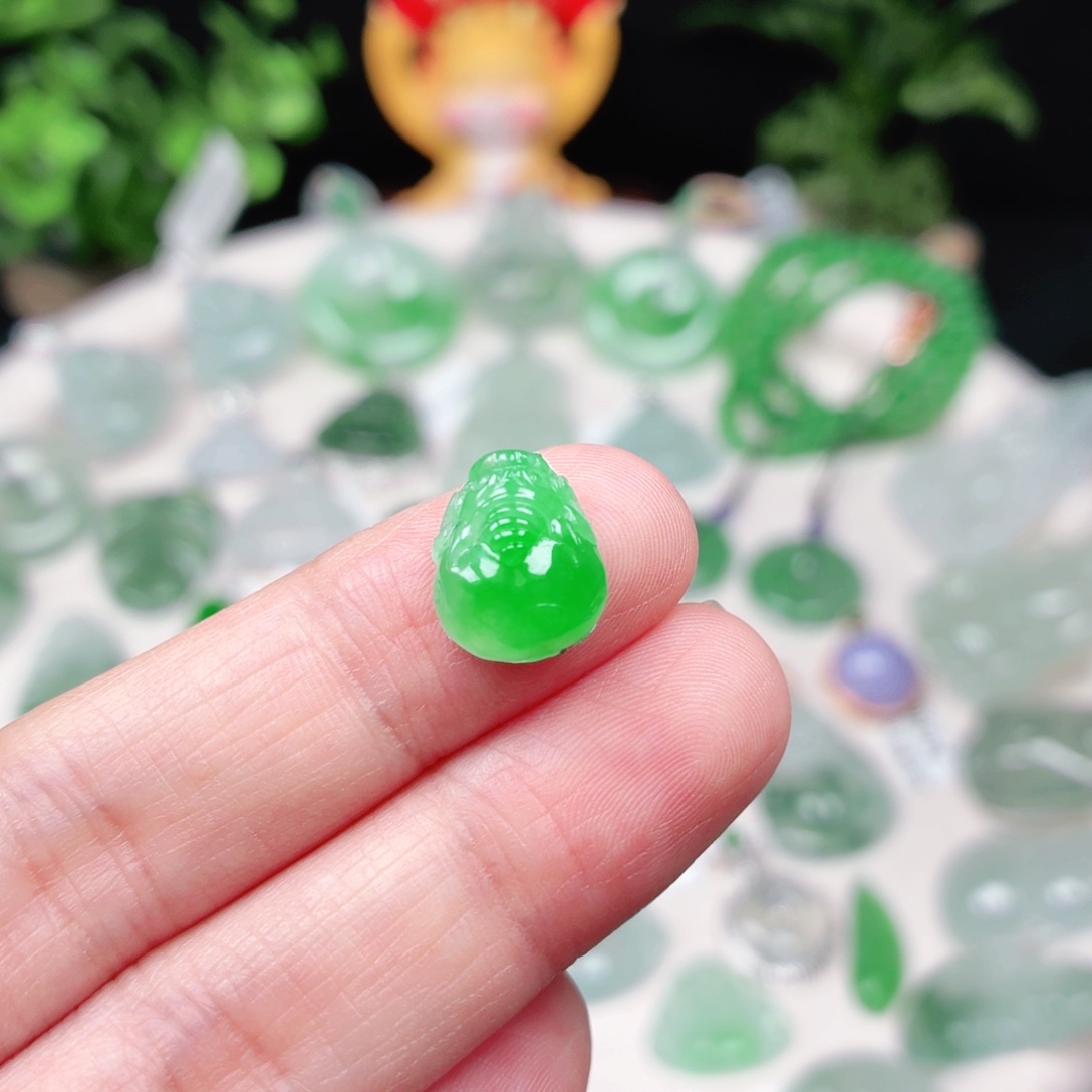 翡翠18K金镶嵌颈饰缅甸天然A货翡翠