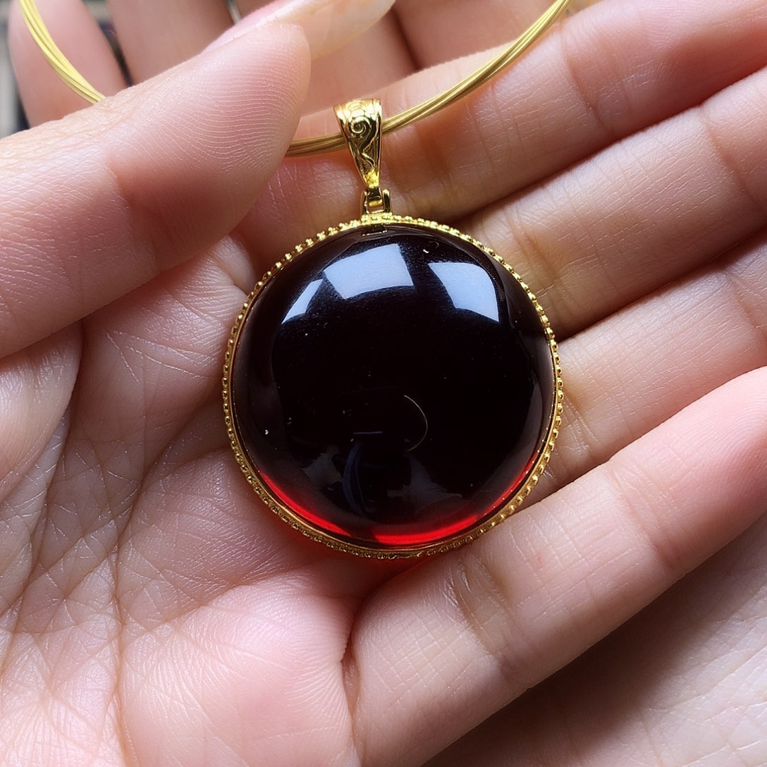 血珀颈饰银S925镶嵌吊坠