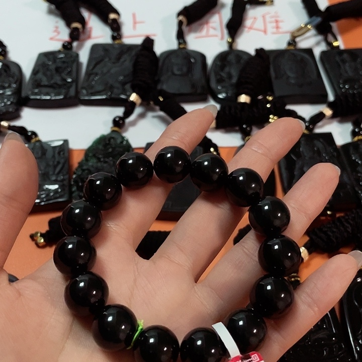 翡翠挂件未镶嵌小**_