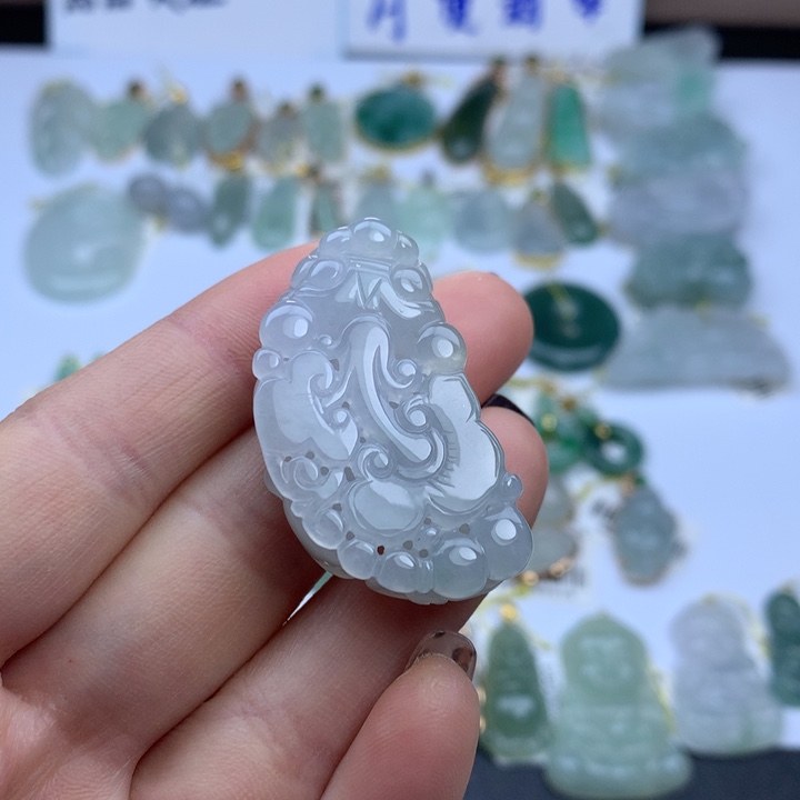 翡翠颈饰未镶嵌翡翠