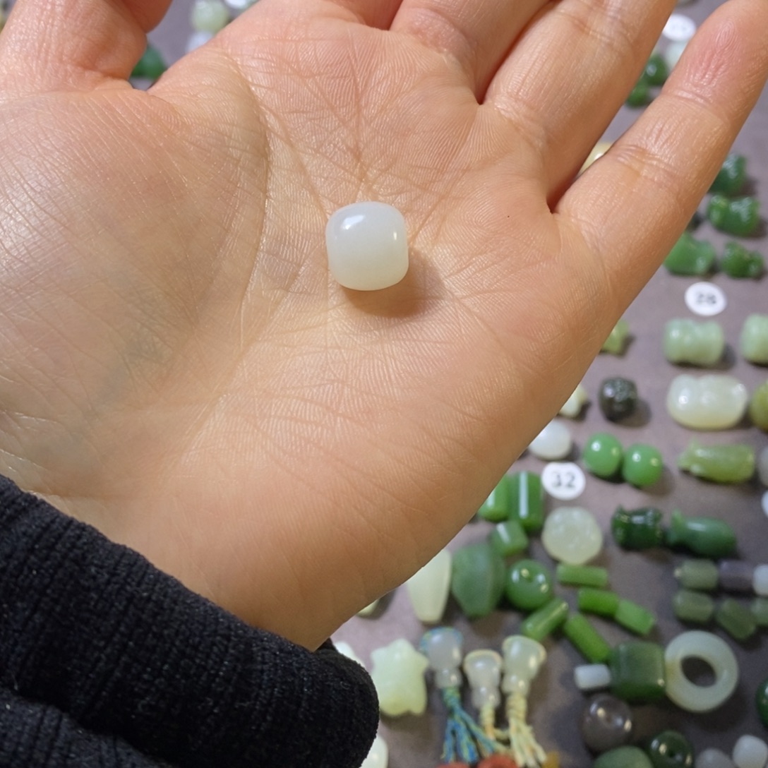 d***9和田玉未镶嵌车挂