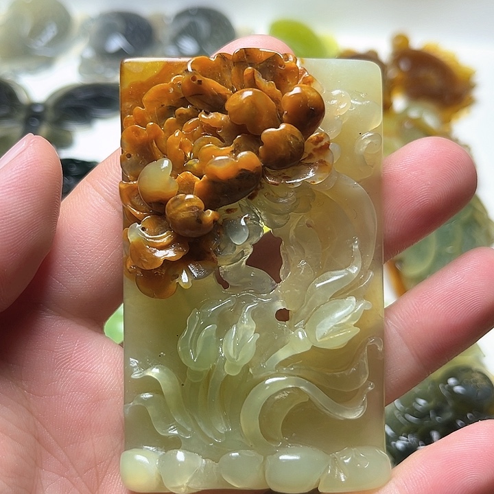 未镶嵌蛇纹石玉颈饰