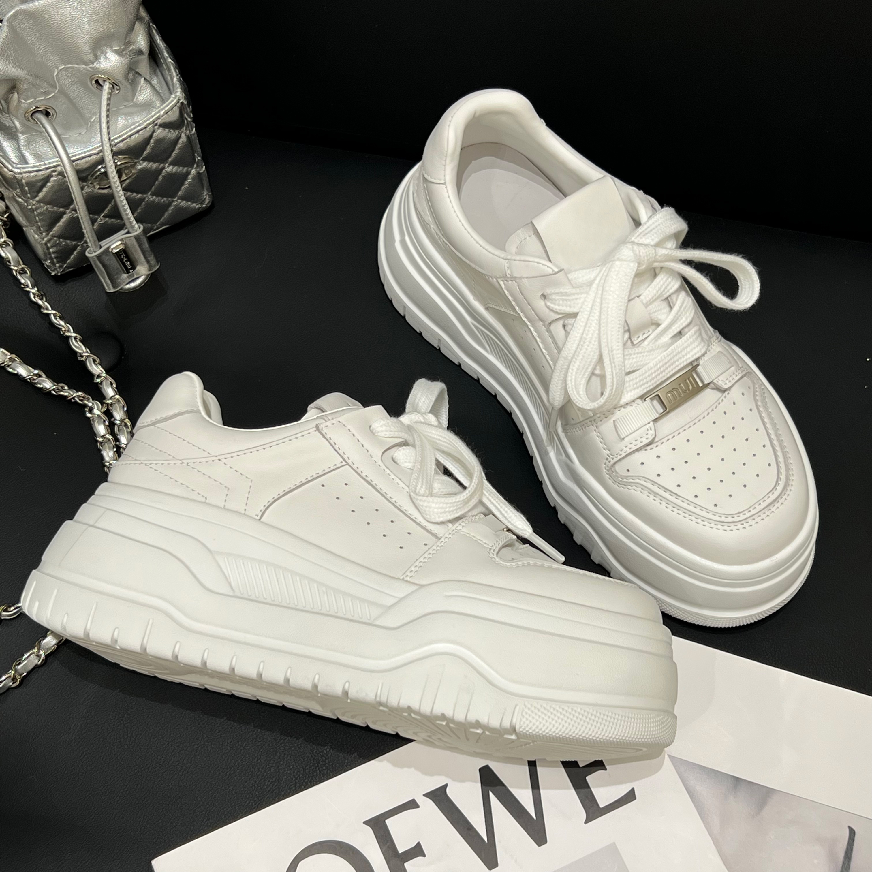 小小苏圆头系带小白鞋时尚休闲鞋潮流厚底白色;EQX55525