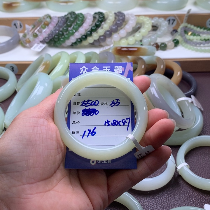 王***城和田玉未镶嵌手镯