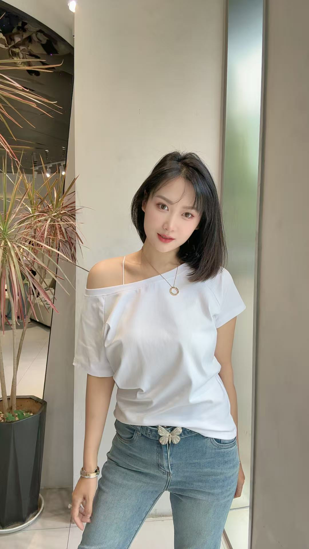 时髦精斜肩休闲风T恤