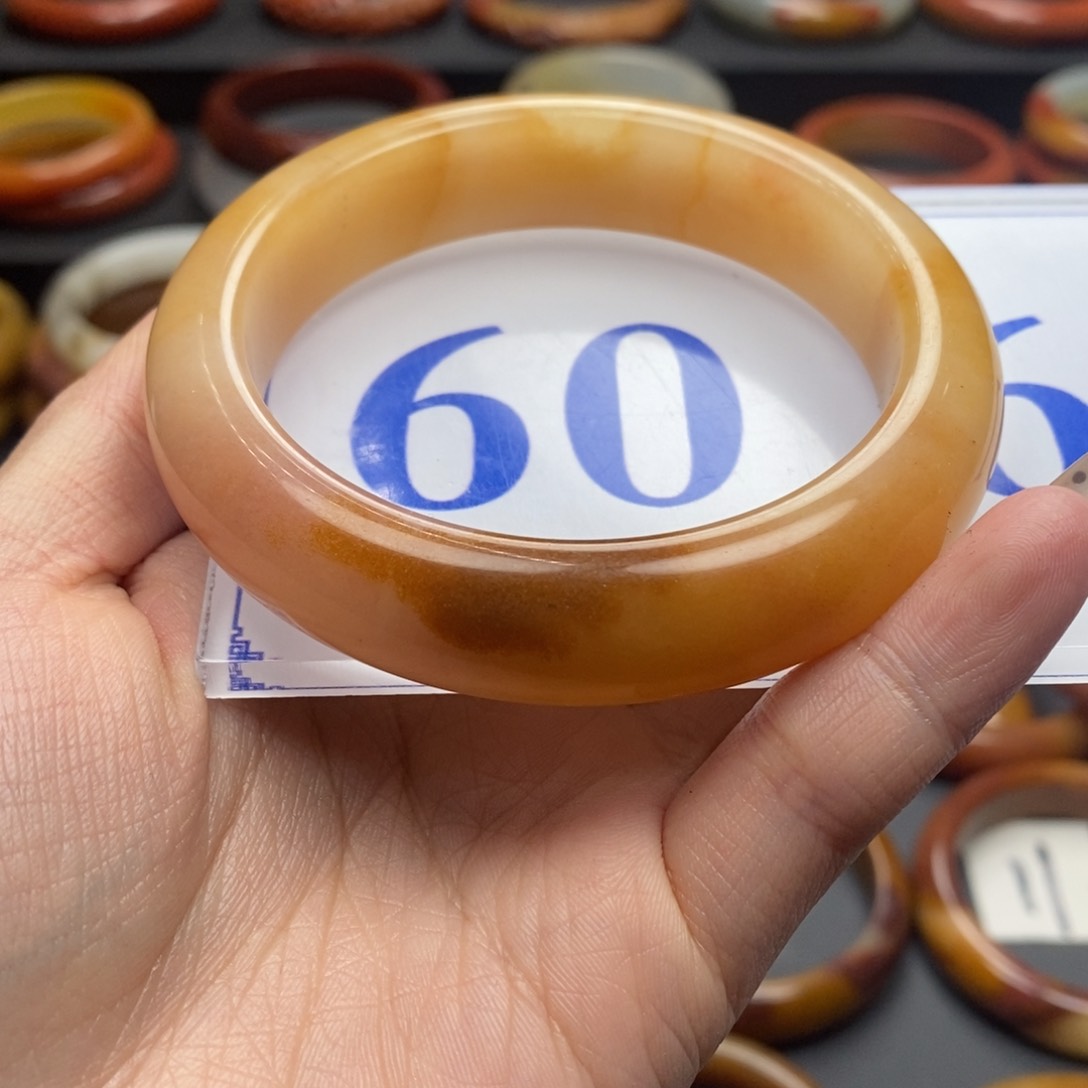 石英质玉（黄龙玉）手镯未镶嵌