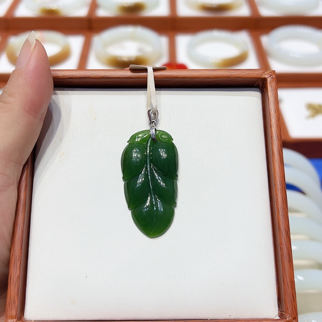 和田玉颈饰18K金镶嵌