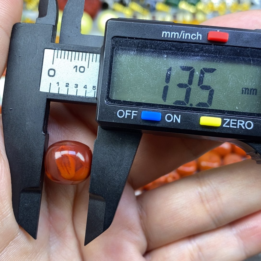 点****南红玛瑙未镶嵌单珠13.5mm