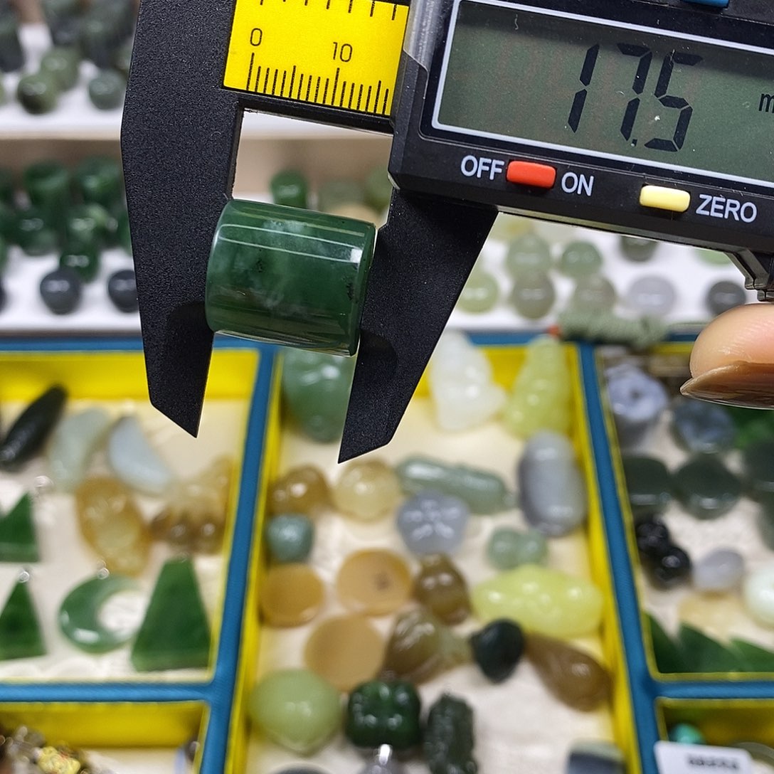 D***照和田玉未镶嵌珠宝半成品和田玉墩子