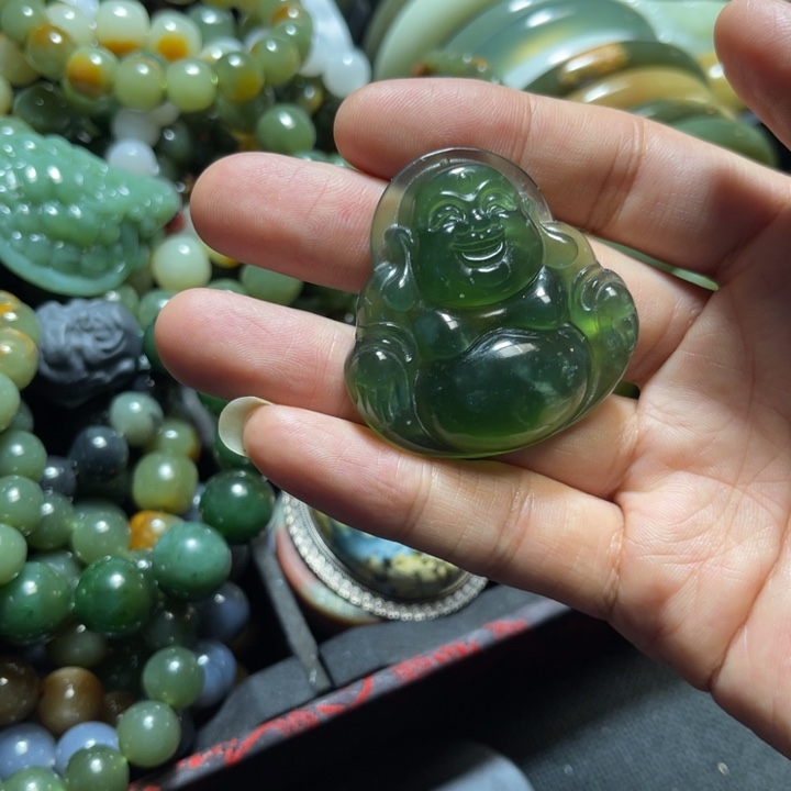 蛇纹石玉未镶嵌颈饰