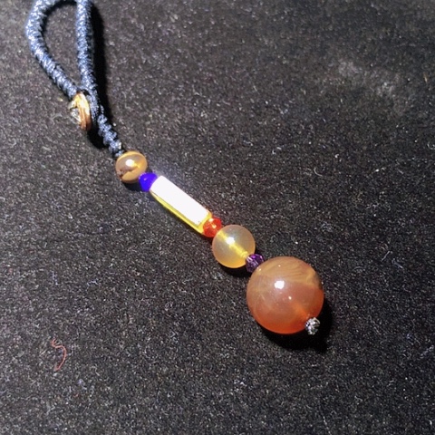 琥珀裸石未镶嵌红蜜车钥匙挂