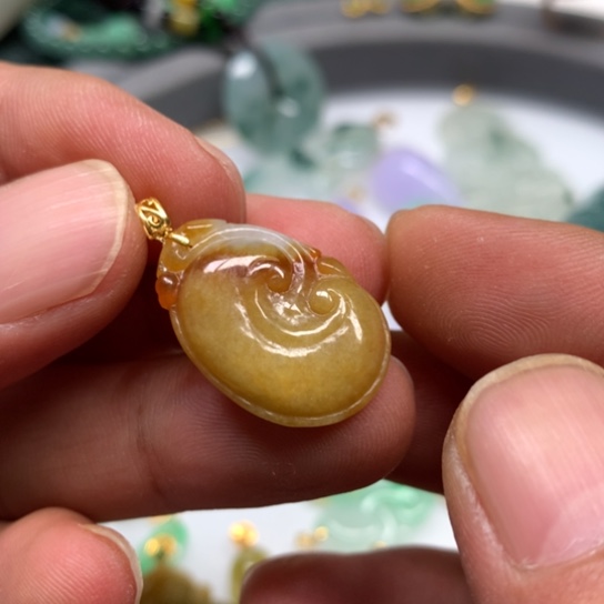 翡翠颈饰未镶嵌翡翠