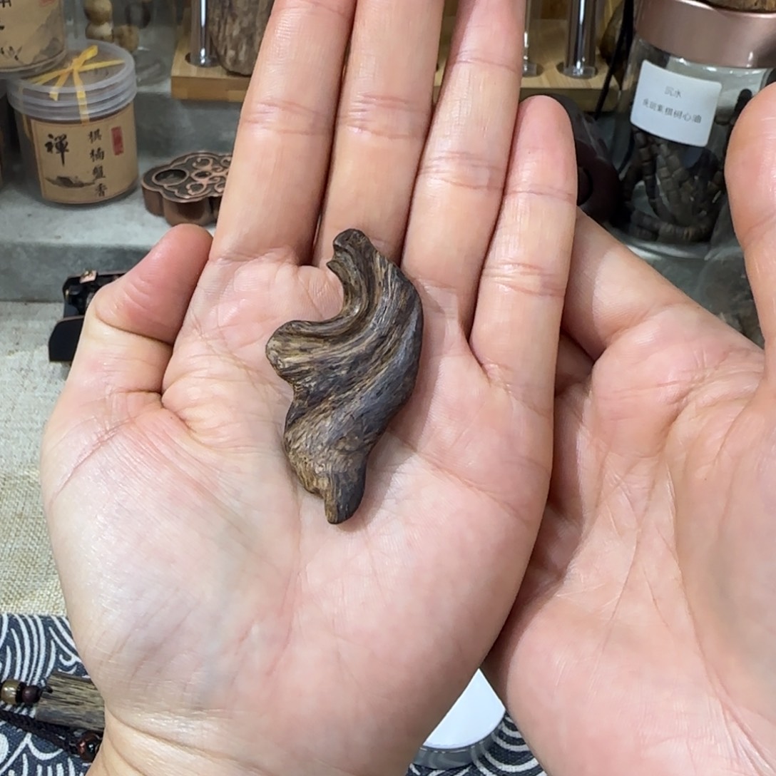 沉香吊坠达拉干红土野料沉香吊坠2.7