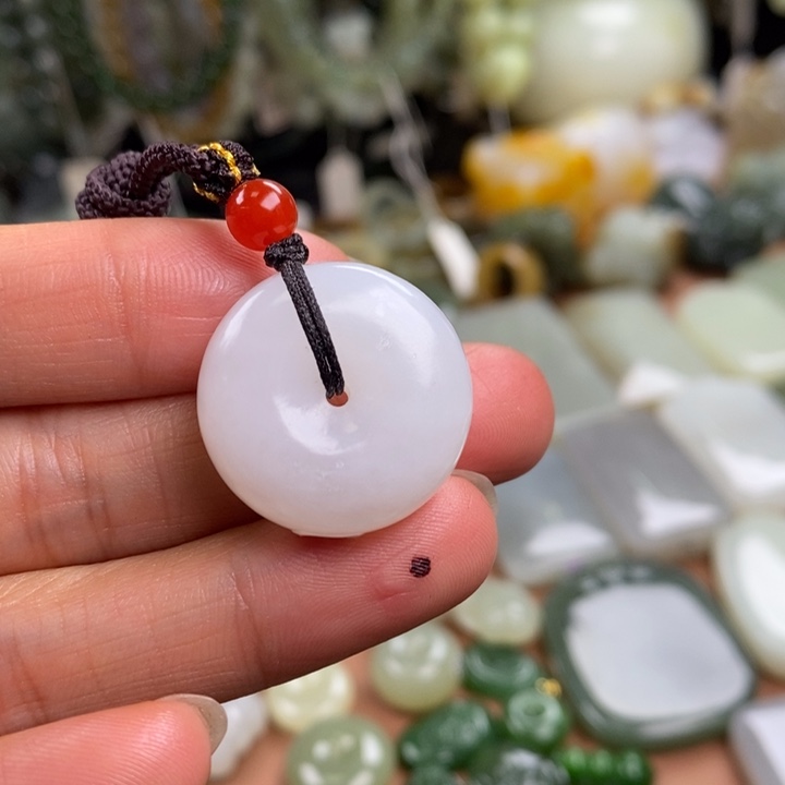 和田玉未镶嵌颈饰予