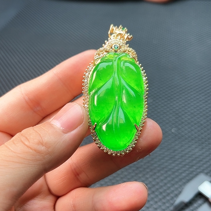 翡翠颈饰未镶嵌啊啊