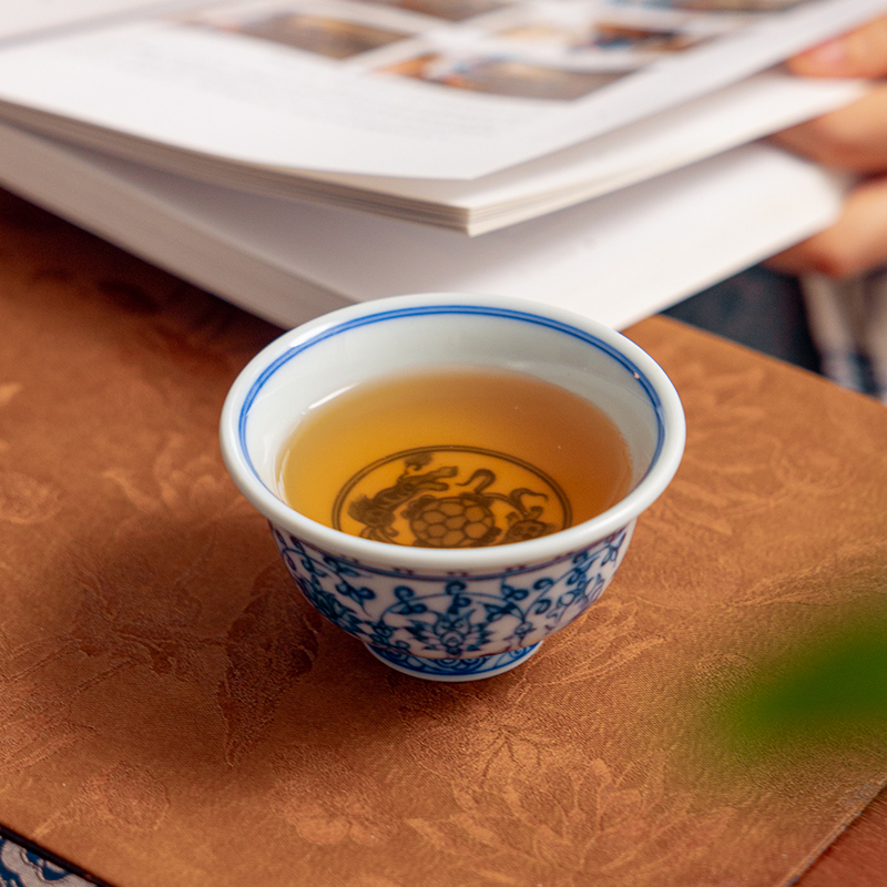 【栗子严选】 缠枝压手杯 纯手工手绘景德镇复古陶瓷（狮心）（zjf183）