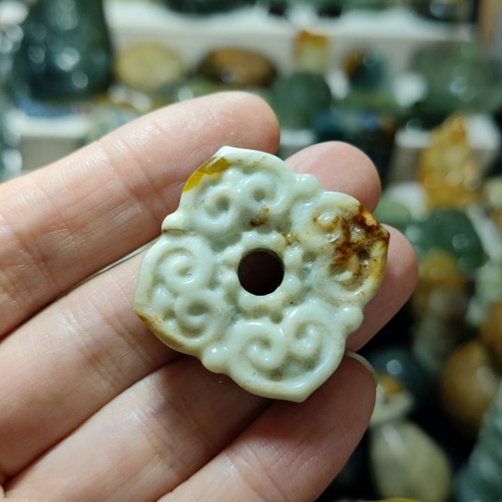 岫玉未镶嵌挂坠款