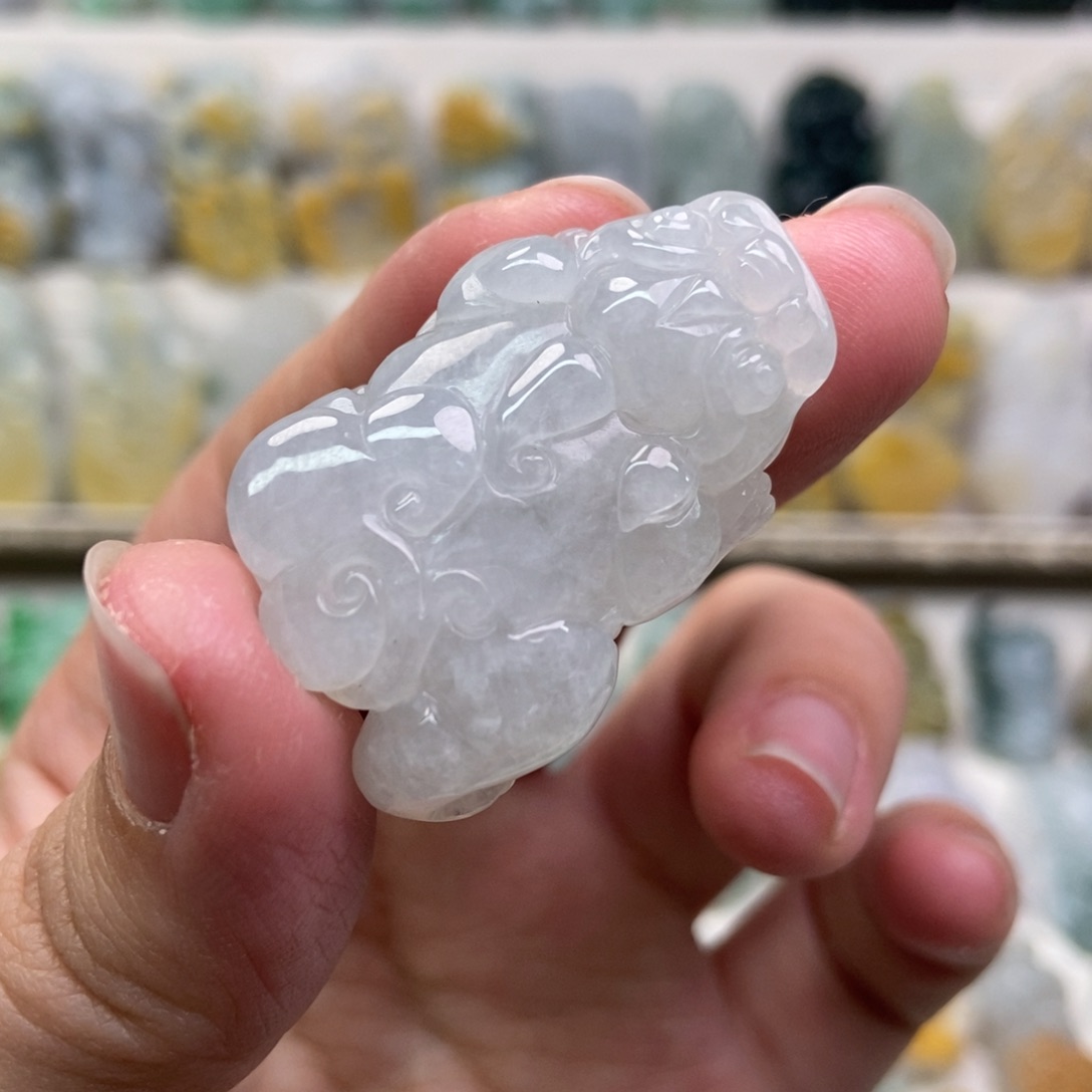 翡翠吊坠(赠链)未镶嵌