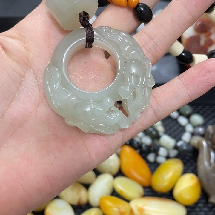 郑***哥和田玉（糖玉）未镶嵌挂件